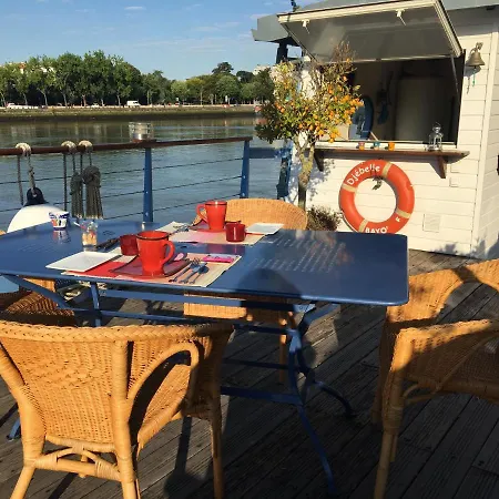 Péniche Djebelle Pensión