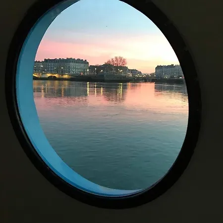Péniche Djebelle * Bayona