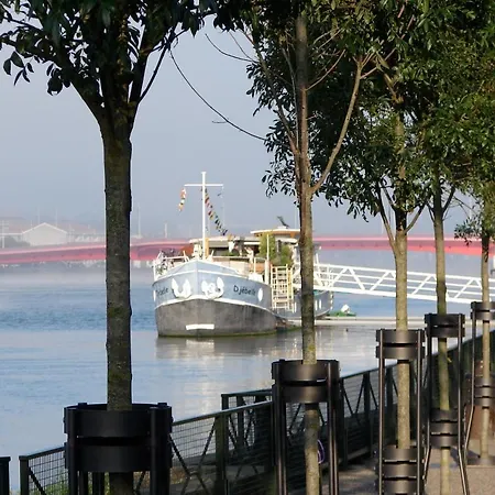 Pensión Péniche Djebelle *