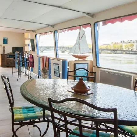 Peniche Djebelle Гостевой дом