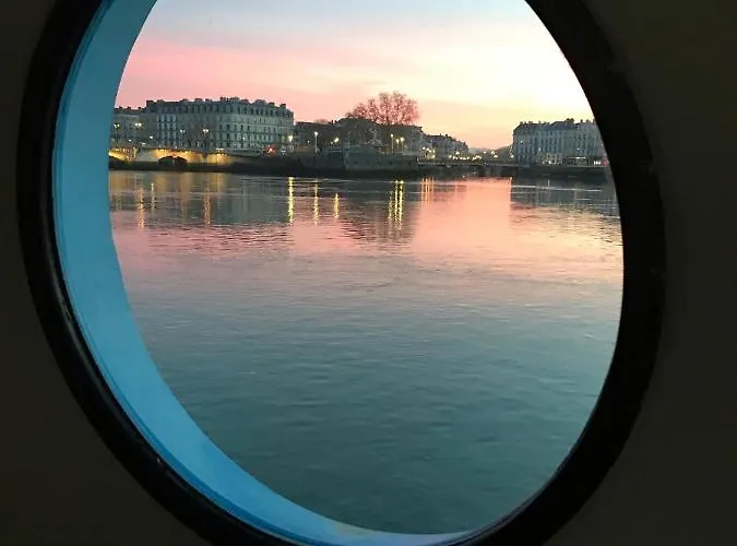 Peniche Djebelle 3* Bayonne